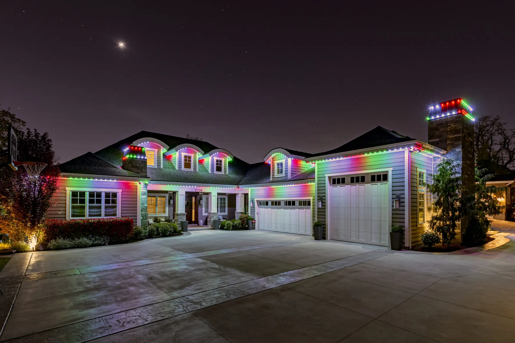 Comparison of permanent LED roofline lighting styles on Canadian homes, from professional installed systems to DIY aluminum track kits